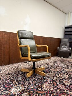 Klassiek-Antiek-Oud-Engels-Chesterfield-Bureau-Desk-met-Vergadertafel-en-Stoelen-merk-RAC