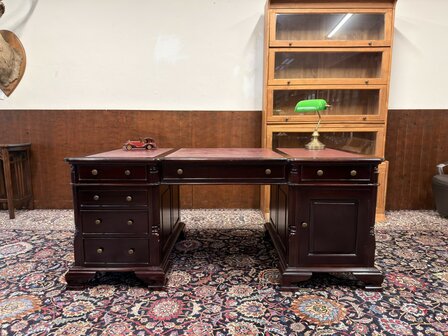 Klassiek-Engels-Antiek-Oud-Chesterfield-Bureau-Desk-Partnerdesk-met-Rood-Leder