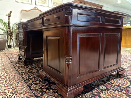 Klassiek-Engels-Antiek-Oud-Chesterfield-Bureau-Desk-Partnerdesk-met-Rood-Leder