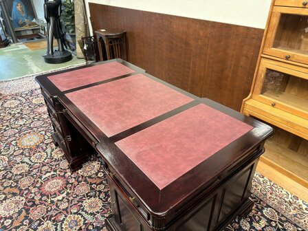 Klassiek-Engels-Antiek-Oud-Chesterfield-Bureau-Desk-Partnerdesk-met-Rood-Leder
