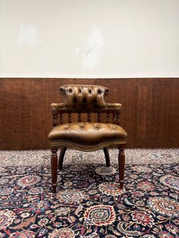 Klassiek-Engels-Antiek-Oud-Chesterfield-Bureaustoel-Stoel-Captain-Chair-Bruin-Leder