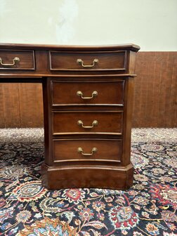 Klassiek-Engels-Antiek-Oud-Chesterfield-Bureau-Desk-Partnerdesk-met-Groen-Leder