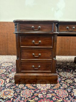 Klassiek-Antiek-Oud-Engels-Chesterfield-Mahonie-Bureau-Desk-Partnerdesk-Met-Groen-Leder