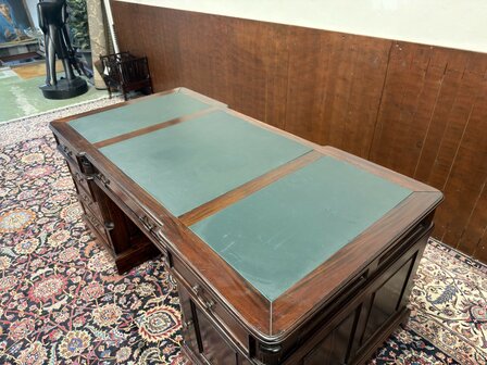 Klassiek-Antiek-Oud-Engels-Chesterfield-Mahonie-Bureau-Desk-Partnerdesk-Met-Groen-Leder