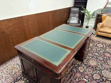 Klassiek-Engels-Antiek-Oud-Chesterfield-Mahoniehout-Bureau-Desk-Partnerdesk-Groen-Leder