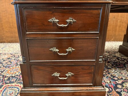 Klassiek-Engels-Antiek-Oud-Chesterfield-Mahonie-Bureau-Desk-Parnerdesk-met-Groen-Leder-Ingelegd