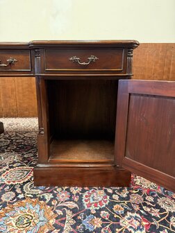 Klassiek-Engels-Antiek-Oud-Chesterfield-Mahonie-Bureau-Desk-Parnerdesk-met-Groen-Leder-Ingelegd