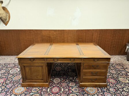 Klassiek-Engels-Antiek-Oud-Chesterfield-Eikenhout-Eichholtz-Bureau-Desk-Parnerdesk