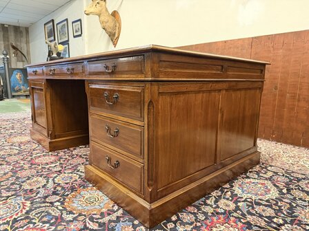 Klassiek-Engels-Antiek-Oud-Chesterfield-Eikenhout-Eichholtz-Bureau-Desk-Parnerdesk