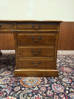 Klassiek-Engels-Antiek-Oud-Chesterfield-Eikenhout-Eichholtz-Bureau-Desk-Parnerdesk