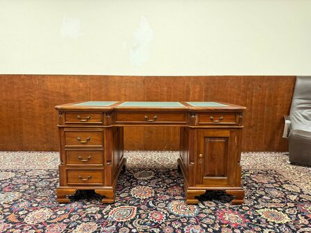 Nieuw-Klassiek-Engels-Antiek-Oud-Chesterfiel-Bureau-Desk-Partnerdesk-met-Rode-Lederen-Inleg