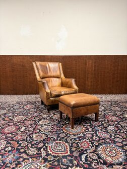 Klassiek-Oud-Antiek-Engels-Chesterfield-Schaap-Leder-Schaapleder-Fauteuil-met-Hocker-Poef