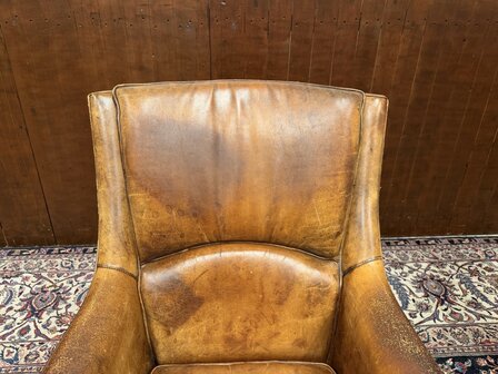 Klassiek-Oud-Antiek-Engels-Chesterfield-Schaap-Leder-Schaapleder-Fauteuil-met-Hocker-Poef