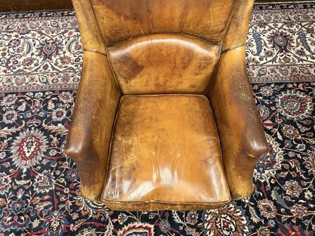 Klassiek-Oud-Antiek-Engels-Chesterfield-Schaap-Leder-Schaapleder-Fauteuil-met-Hocker-Poef