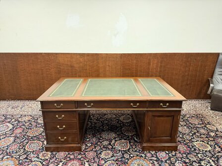 Klassiek-Oud-Antiek-Engels-Chesterfield-Vintage-Bureau-Bureel-Desk-Partnerdesk-Mahonie-Groen-Leder-3