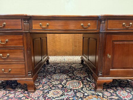 Klassiek-Engels-Oud-Antiek-Chesterfield-Vintage-Bureau-Partnerdesk-Desk-met-Groen-Leder-Ingelegd