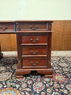 Klassiek-Engels-Oud-Antiek-Chesterfield-Vintage-Bureau-Desk-met-Groen-Leder-Ingelegd