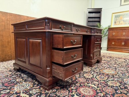 Klassiek-Engels-Oud-Antiek-Chesterfield-Vintage-Bureau-Desk-met-Groen-Leder-Ingelegd