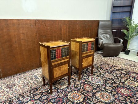 Klassiek-Engels-Antiek-Oud-Chesterfield-Vintage-Set-Nachtkast-Nachtkastjes-met-Inlegwerk-marqueterie