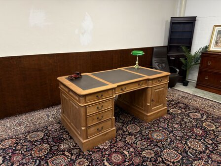 Klassiek-Engels-Antiek-Oud-Chesterfield-Vintage-Bureau-Desk-Teakhout-met-Bruin-Leder-Ingelegd