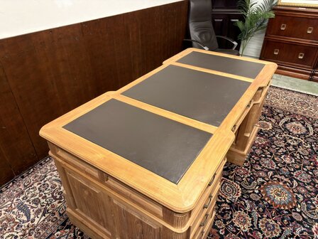 Klassiek-Engels-Antiek-Oud-Chesterfield-Vintage-Bureau-Desk-Teakhout-met-Bruin-Leder-Ingelegd