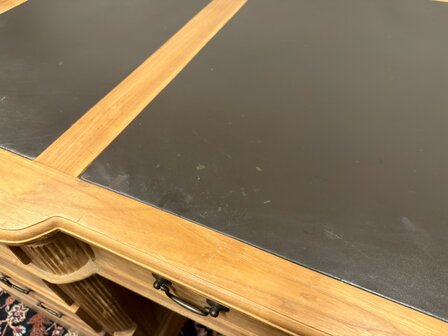 Klassiek-Engels-Antiek-Oud-Chesterfield-Vintage-Bureau-Desk-Teakhout-met-Bruin-Leder-Ingelegd