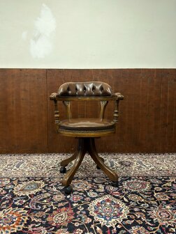 Klassiek-Engels-Antiek-Oud-Chesterfield-Vintage-Bureaustoel-Captain-Chair-Bruin-Leder
