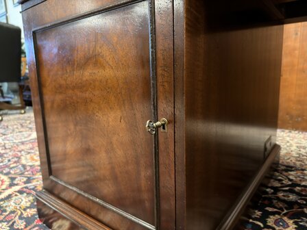 Klassiek-Oud-Antiek-Engels-Antiek-Vintage-Chesterfield-Bureau-Desk-Partnerdesk-Paars-Bordeaux-Leder