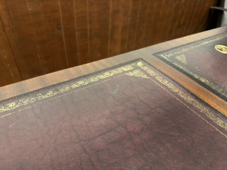 Klassiek-Oud-Antiek-Engels-Antiek-Vintage-Chesterfield-Bureau-Desk-Partnerdesk-Paars-Bordeaux-Leder