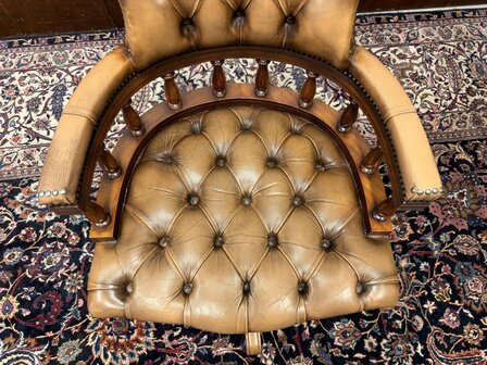 Klassiek-Antiek-Oud-Engels-Chesterfield-Set-Vintage-Bureaustoel-Captain-Chair-Bruin