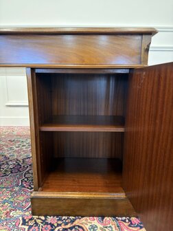 Klassiek-Antiek-Engels-Vintage-Chesterfield-Heldense-Exclusive-Bureau-Desk-met-Bruin-Leder-Ingelegd