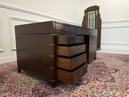 Klassiek-Antiek-Engels-Vintage-Chesterfield-Bureau-Desk-met-Bruin-Leder-Ingelegd