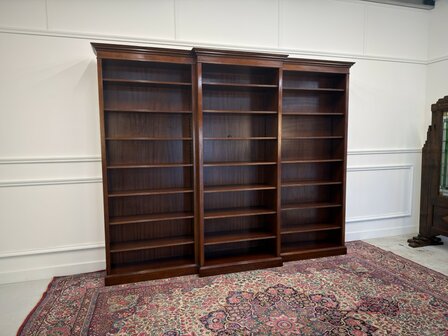 Klassiek-Engels-Antiek-Oud-Vintage-Chesterfield-Heldense-Exclusive-Boekenkast-Bibliotheekkast-Kast