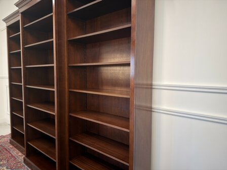 Klassiek-Engels-Antiek-Oud-Vintage-Chesterfield-Heldense-Exclusive-Boekenkast-Bibliotheekkast-Kast