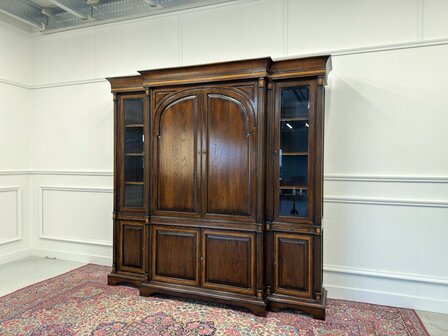 Klassiek-Antiek-Engels-Vintage-Chesterfield-Eikenhouten-Royal-Antique-Collecton-RAC-Boekenkast-Bibliotheekkast-Kast