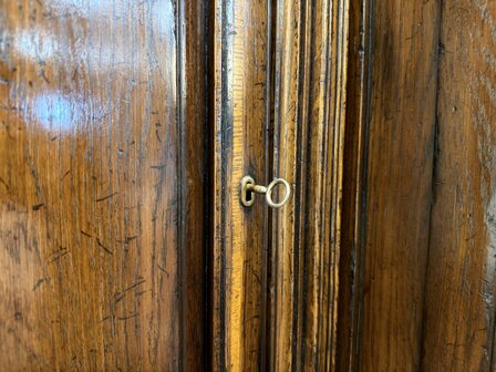 Klassiek-Antiek-Engels-Vintage-Chesterfield-Eikenhouten-Royal-Antique-Collecton-RAC-Boekenkast-Bibliotheekkast-Kast