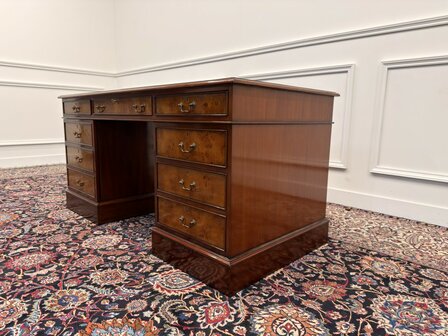 Klassiek-Italiaans-Antiek-Oud-Vintage-Wortelnoten-hout-Bureau-Desk-Groen-Leder