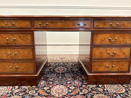 Klassiek-Italiaans-Antiek-Oud-Vintage-Wortelnoten-hout-Bureau-Desk-Groen-Leder