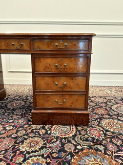 Klassiek-Italiaans-Antiek-Oud-Vintage-Wortelnoten-hout-Bureau-Desk-Groen-Leder