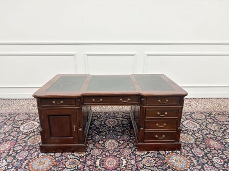 Klassiek-Engels-Antiek-Oud-Vintage-Chesterfield-Bureau-Desk-Partnerdesk-met-Groen-Leder