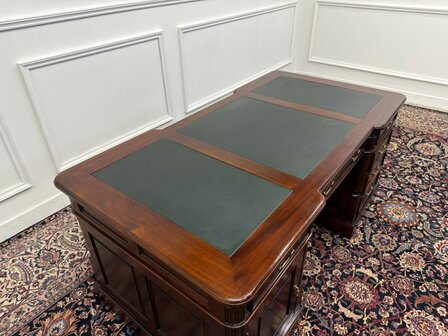 Klassiek-Engels-Antiek-Oud-Vintage-Chesterfield-Bureau-Desk-Partnerdesk-met-Groen-Leder