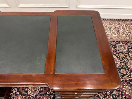 Klassiek-Engels-Antiek-Oud-Vintage-Chesterfield-Bureau-Desk-Partnerdesk-met-Groen-Leder