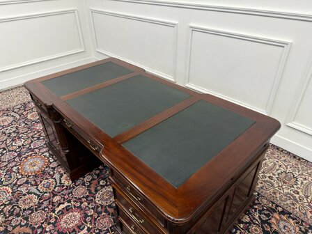 Klassiek-Engels-Antiek-Oud-Vintage-Chesterfield-Bureau-Desk-Partnerdesk-met-Groen-Leder