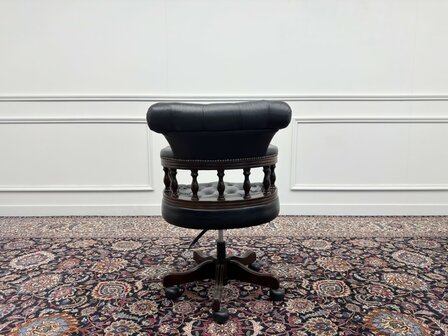 Klassiek-Engels-Antiek-Oud-Vintage-Chesterfield-Bureaustoel-Captain-Chair-Zwart-Leder