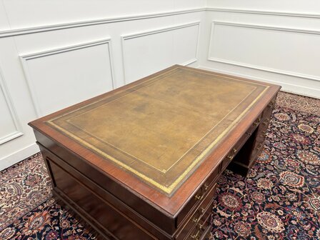 Klassiek-Engels-Antiek-Oud-Vintage-Chesterfield-Bureau-Desk-Partnerdesk-Olijf-Groen-Leder