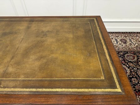 Klassiek-Engels-Antiek-Oud-Vintage-Chesterfield-Bureau-Desk-Partnerdesk-Olijf-Groen-Leder