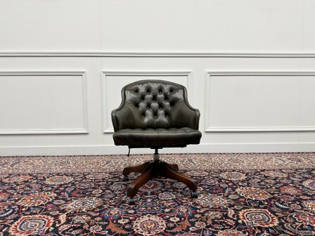 Klassiek-Engels-Antiek-Oud-Vintage-Wade-Chesterfield-Bureaustoel-Captain-Chair-Olijfgroen-Leder