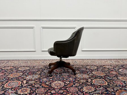 Klassiek-Engels-Antiek-Oud-Vintage-Wade-Chesterfield-Bureaustoel-Captain-Chair-Olijfgroen-Leder