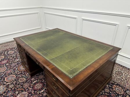 Groot-Klassiek-Engels-Antiek-Oud-Vintage-Chesterfield-Bureau-Desk-Partnerdesk-Groen-Leder-Ingelegd