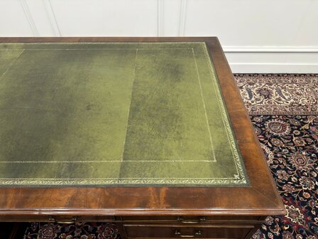 Groot-Klassiek-Engels-Antiek-Oud-Vintage-Chesterfield-Bureau-Desk-Partnerdesk-Groen-Leder-Ingelegd